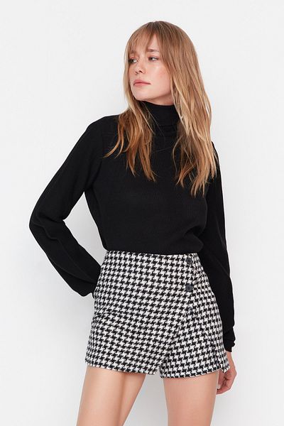 Trendyol Collection Schwarzer, gewebter Shortsrock mit Hahnentrittmuster TWOAW23SR00055