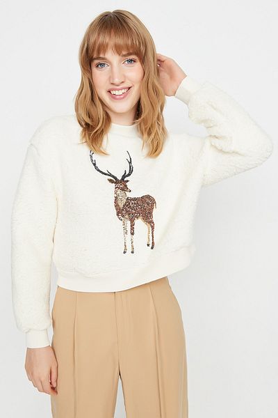 Trendyol Collection Ecru vánoční vyšívaná základní tlustá pletená mikina TWOAW23SW00718