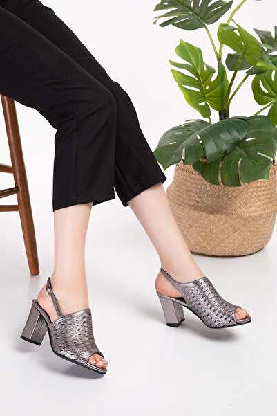 Gondol Kadın Hakiki Deri Lazer Kesim Klasik Topuklu Ayakkabı Şhn.835 - Platin - 38