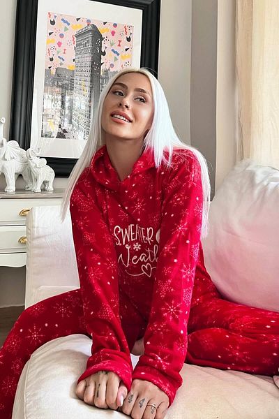 Pijamaevi Set de pijamale din pluș cu glugă cu model pulover roșu