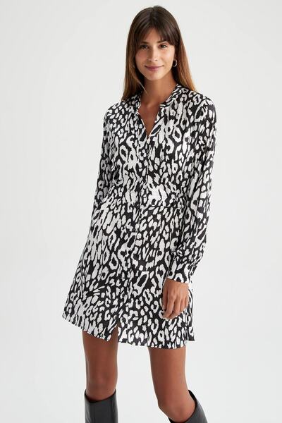 DeFacto Saténové mini šaty s dlouhým rukávem s výstřihem do V se zvířecím potiskem