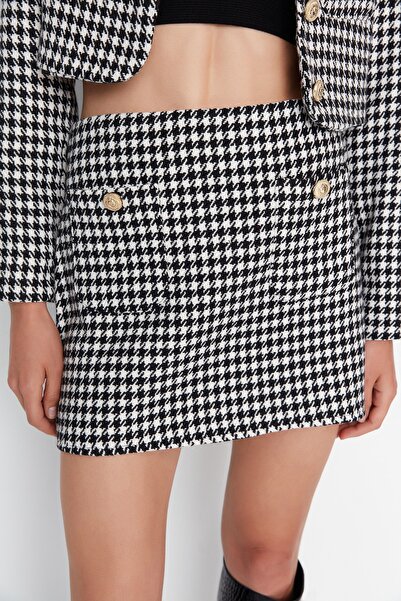 Trendyol Collection Limited Edition - fekete gombos és vadászfog mintás miniszoknya TWOAW23ET00227