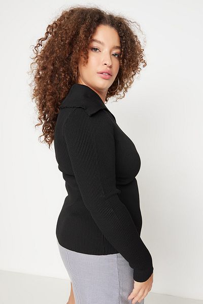 Trendyol Curve Schwarze, dünne Strickbluse mit U-Boot-Ausschnitt TBBAW23AN00126