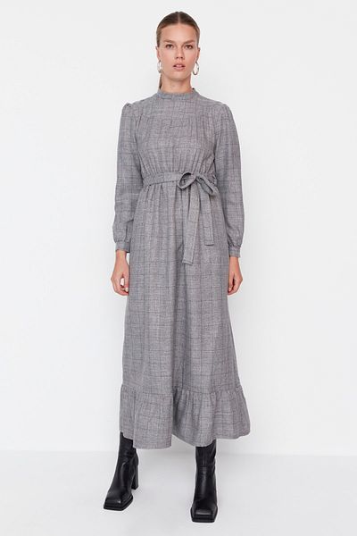 Trendyol Modest Szürke kockás öves állógallérral szőtt ruha TCTAW23EB00108