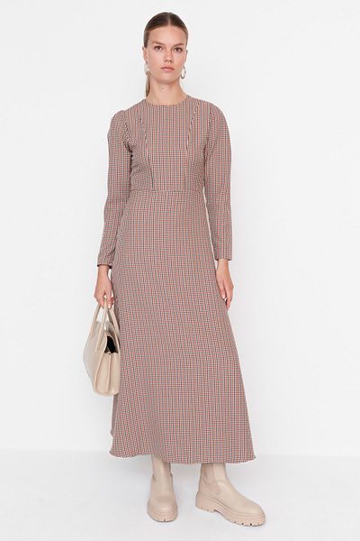 Trendyol Modest Καφέ καρό φόρεμα με λαιμόκοψη TCTAW23EB00111