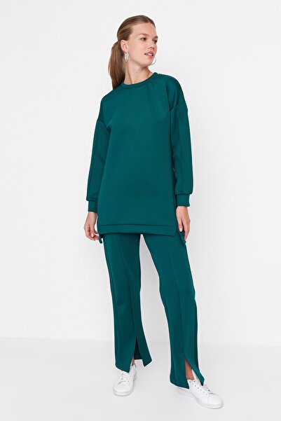 Trendyol Modest Oversize Πράσινο Σετ χιτώνα και παντελόνι - Λεπτομέρεια με σχισμή TCTAW23US00201