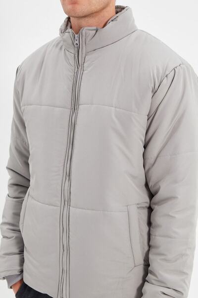 Trendyol Collection Graue, wind- und wasserabweisende Pufferjacke mit normaler Passform TMNAW22MO0091