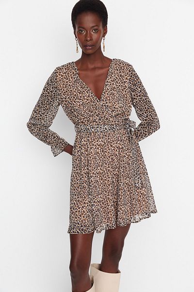Trendyol Collection Mini tkané šaty s dvouřadým leopardím vzorem s velbloudím pásem TWOSS20EL0626