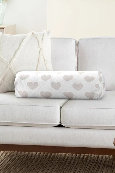 Realhomes وسادة رمي على شكل قلب مطبوعة رقمية مع حشوة داخلية - كرسي بذراعين من...