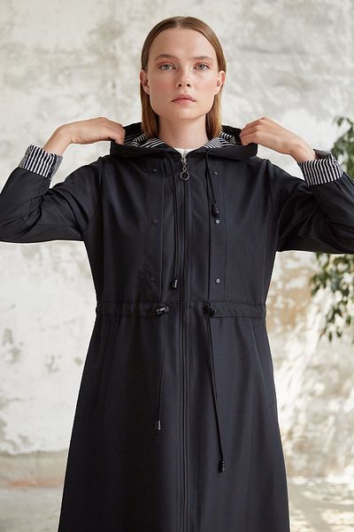 InStyle Langer Trenchcoat mit Patchwork-Streifenfuttermuster - Schwarz