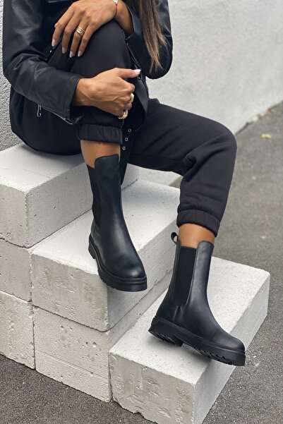 İnan Ayakkabı Kadın Lastikli Bot Siyah DAR KALIP 1 NUMARA BÜYÜK ALINABİLİR (TABAN 4 CM)