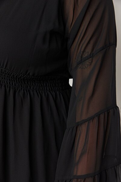 Trendyol Curve Μαύρο V-Neck Gipe Λεπτομερές υφασμένο φόρεμα σιφόν TBBAW23AH00087