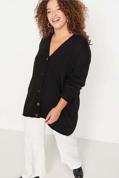 Trendyol Curve Strickwaren Schwarzer Cardigan - Knopfdetail