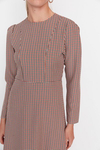Trendyol Modest Καφέ καρό φόρεμα με λαιμόκοψη TCTAW23EB00111