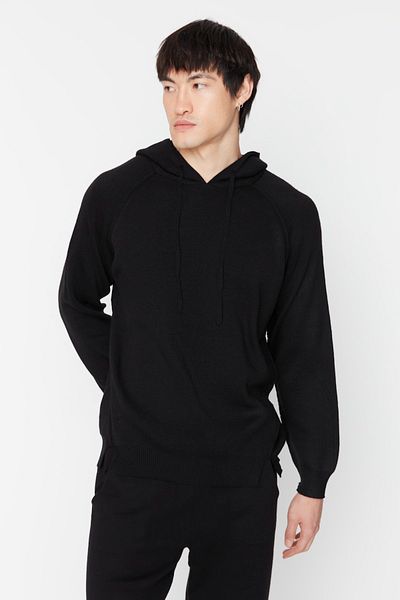 Trendyol Collection Schwarzer Strickpullover mit Kapuze - Regular Fit TMNAW23KZ00282