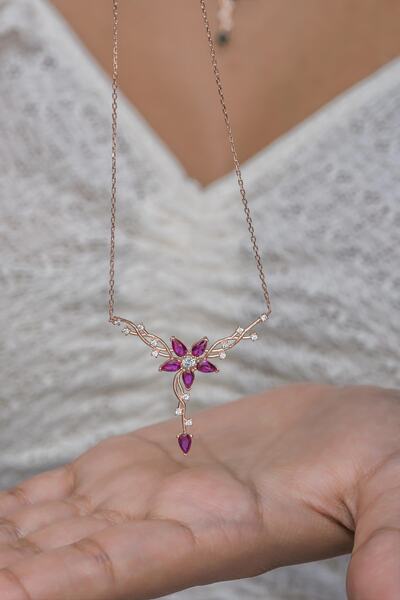 Nereze 925 Ayar Gümüş Daldaki Gonca Pembe Çiçek Kolye