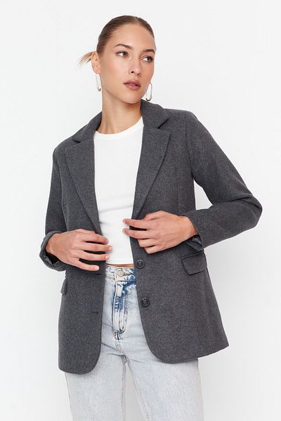Trendyol Collection Graue, gewebte Blazerjacke mit normalem Futter und Gürtel TWOAW23CE00024