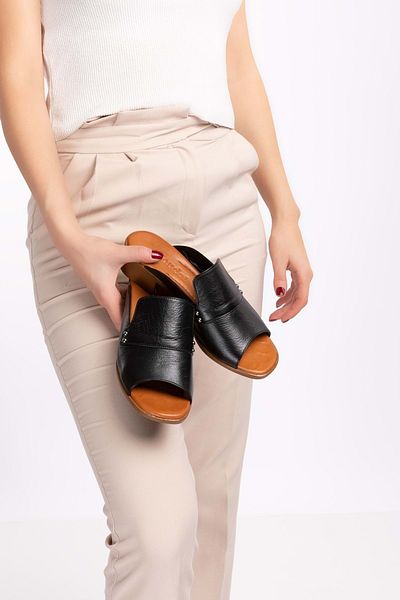 Gondol Papuci de damă din piele naturală cu toc scurt, eleganti, de zi cu zi Iz.6009 - Negru - 39