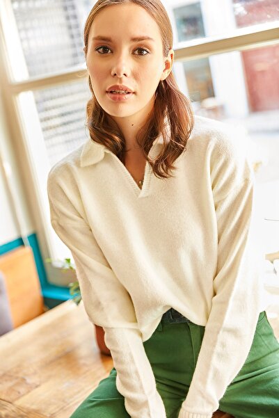 Olalook Pulover de damă ecru cu guler polo spălat cu textura moale KZK-19000432