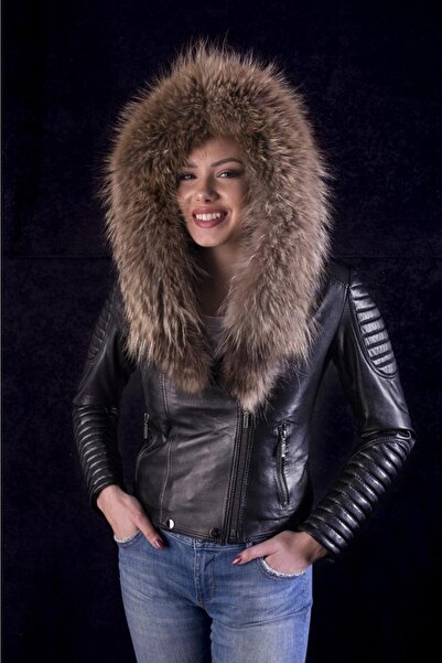 Derimont's Hakiki Kuzu Derisi Siyah Yaka Kürklü Kol Işlemeli Kadın Deri Mont