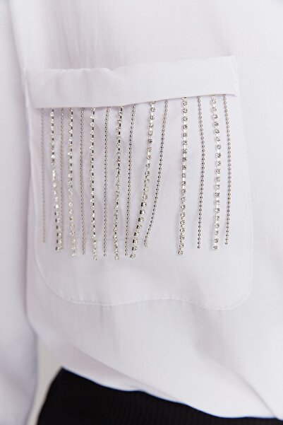 Trendyol Collection Shiny Stone Detailed Wide Fit popelínová košile - TPRAW23GO00012