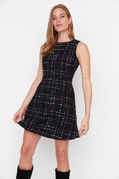 Trendyol Collection Schwarzes Mini-Tweed-Webkleid in A-Linie TWOAW23EL00258