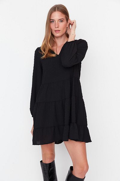 Trendyol Collection Černé mini široké tkané šaty s texturou TWOAW23EL01479