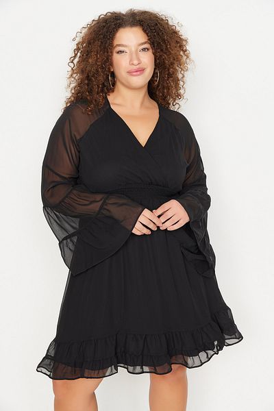Trendyol Curve Große Größen in Kleid - Schwarz - Skater