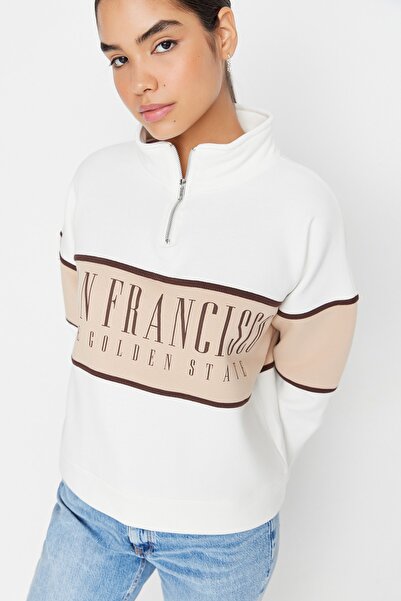 Trendyol Collection Ecru Basic tištěná tlustá fleecová pletená mikina TWOAW23SW00117