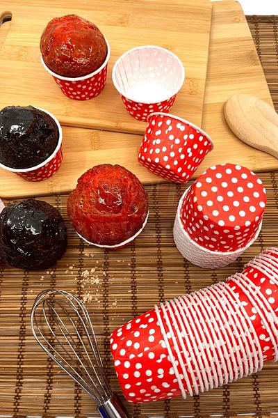 Huzur Party Store Red Polka Dot 50-Piece Cake Mold 6.5x4 Cm Hard Cardboard Muffin Cupcake with Dots That Do Not Disintegrate in the Oven