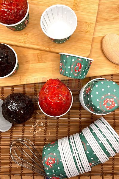 Huzur Party Store New Year's Green Merry Christmas Printed 50-Pack Cake Mold Not Dispersed in the Oven 6.5x4 Cm Muffin Cupcake