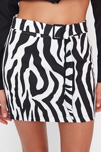 Trendyol Collection Mini tkaná sukně s černým zvířecím vzorem TWOAW23ET00121