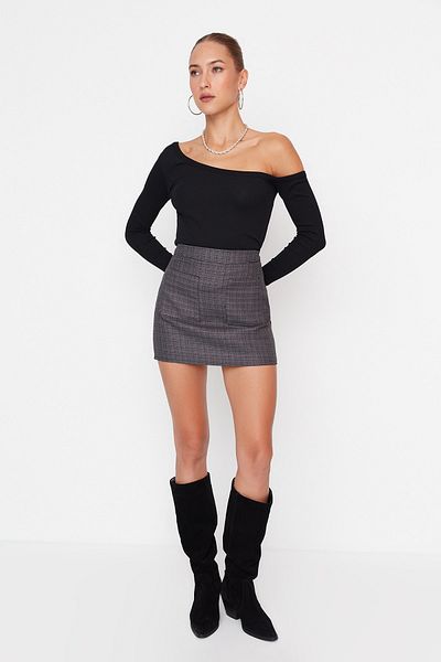 Trendyol Collection Anthrazitfarbener gewebter Minirock TWOAW23ET00136