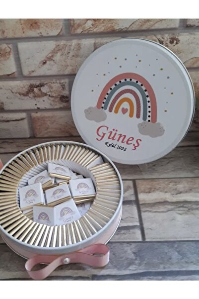 Çemrek Süs Parti Isimli Kız Bebek Çikolatası Metal Kutuda 100 Lü Madlen Çikolata