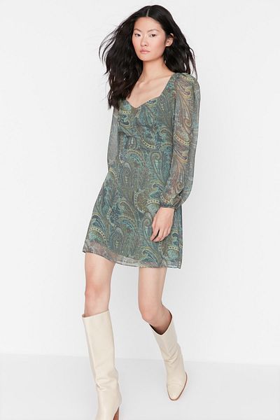 Trendyol Collection Grünes, gewebtes Kleid mit Paisley-Muster und Ballonärmeln TWOAW23EL01437