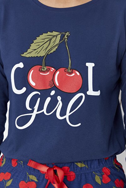 Trendyol Collection Cseresznye nyomott sötétkék kötött pizsama szett - 100% pamut THMAW23PT00494