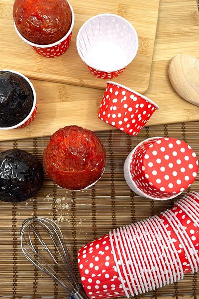 Huzur Party Store Red Polka Dot 50-Piece Cake Mold 6.5x4 Cm Hard Cardboard Muffin Cupcake with Dots That Do Not Disintegrate in the Oven