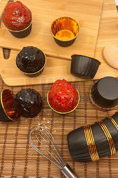Huzur Party Store Black Glossy Cardboard 25-Piece Cake Mold, Gold-Coated Inside the Edge, 6.5x4 Cm Muffin Cup that Does Not Scatter in the Oven