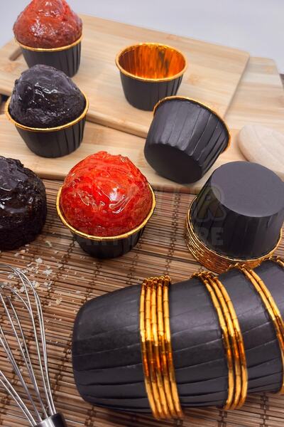 Huzur Party Store Black Glossy Cardboard 25-Piece Cake Mold, Gold-Coated Inside the Edge, 6.5x4 Cm Muffin Cup that Does Not Scatter in the Oven