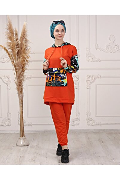 CNG MODA Γυναικείο σετ φόρμας με στάμπα στα μανίκια, κουκούλα και κομψή χρωμα...