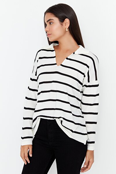 Trendyol Collection Pulover negru din tricotaje cu dungi Super Wide Fit TWOAW23KZ01845