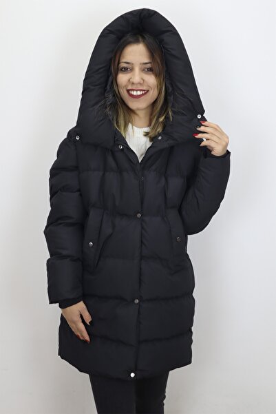 Rodrigo سترة شتوية بغطاء للرأس وأكمام واسعة باللون الأسود من متجر فيستان مع س...