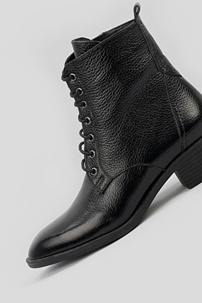 TUNAELLİ Kadın Siyah Hakiki Deri Bağcıklı Bot & Bootie