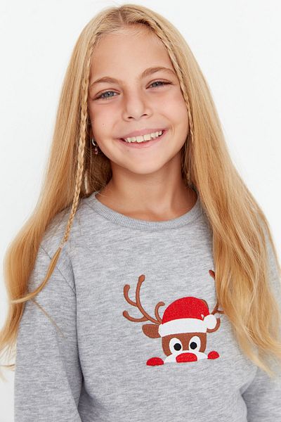 TRENDYOLKIDS Szürke szarvas mintás lánygyermek családi kombinált kötött pulóver TKDAW23SW00225