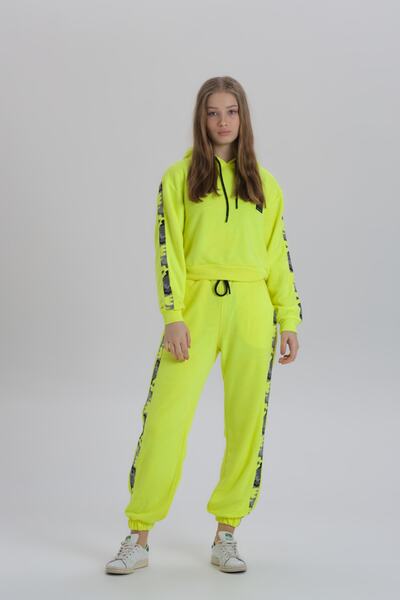 DAVID&GERENZO Σετ φόρμας με κουκούλα με λεπτομέρεια από κίτρινο καμουφλάζ νέον