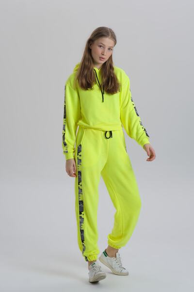 DAVID&GERENZO Σετ φόρμας με κουκούλα με λεπτομέρεια από κίτρινο καμουφλάζ νέον