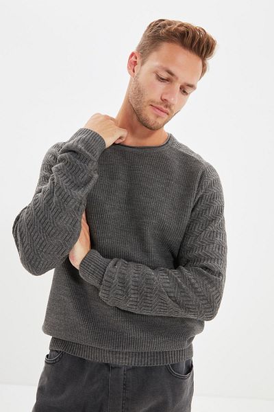 Trendyol Collection Grau gemusterter Slim-Fit-Strickpullover – Rundhalsausschnitt, Ärmelstruktur, TMNAW22KZ0380