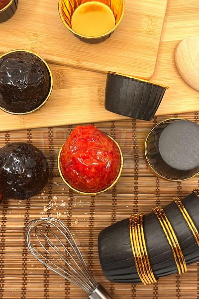 Huzur Party Store Black Glossy Cardboard 25-Piece Cake Mold, Gold-Coated Inside the Edge, 6.5x4 Cm Muffin Cup that Does Not Scatter in the Oven