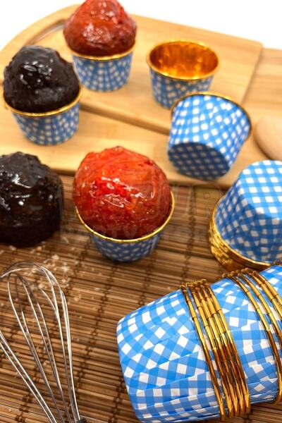 Huzur Party Store Gingham Blue Cake Mold, Shiny Cardboard, 25 Pieces, Gold Coated on the Inside, Does Not Scatter in the Oven, 6.5x4 Cm