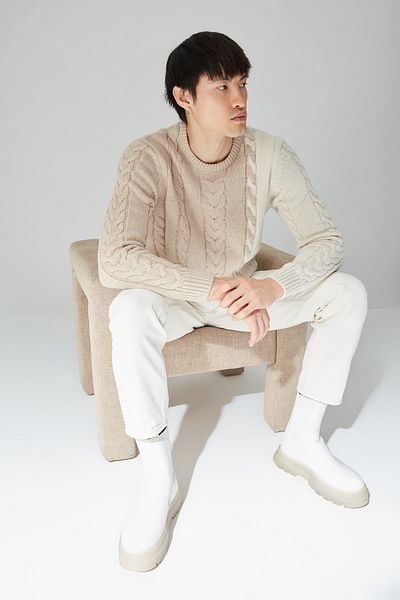 Trendyol Collection Beigefarbener Slim-Fit-Strickpullover aus Wolle mit geflochtenem Haar und Rundhalsausschnitt – TMNAW22KZ2079